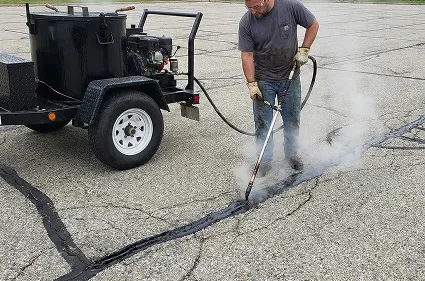 asphalt-oakland-crack-sealing